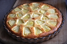 Kruche ciasto, aksamitna delikatna masa i ananas, który idealnie podkreśla smak i charakter ciasta.