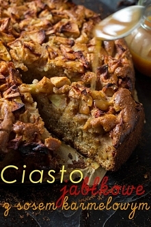 Koszyk jabłek i słoik karmelu