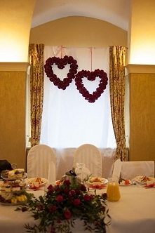 Stół dla pary młodej.