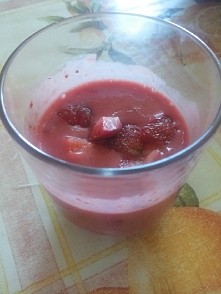 domowy jogurt truskawkowy ;)