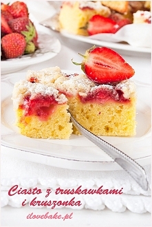 Ciasto z truskawkami i kruszonką ilovebake.pl