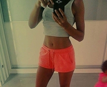 5 miesięcy ćwiczeń zaliczone, ale walczymy dalej! Dziewczyny, nie poddawać się, bo lato tuż tuż :)
początkującym na brzuszek polecam 10 minut Mel B :)