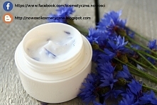 Zapraszam Was na domowej roboty krem z chabru bławatka i świetlika lekarskiego na bazie oliwy z oliwek, oleju jojoba i skwalanu. Krem nie tylko nawilża, zmniejsza sińce pod ocza...