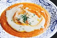 Krem z marchwi z pomarańczą i sosem tahini