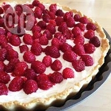 Malinowa tarta z mascarpone.
    Na wykonanie tarty:
    200 g mąki
    100 g masła
    1 jajko
    2 łyżki cukru pudru
    około 3 łyżki wody (jeśli ciasto jest zbyt suche)

  ...