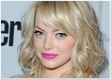 Różowa szminka w makijażu ś...