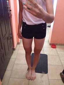 Macie jakie sposoby, aby powiększyć przerwę miedzy udami ? u gory mam mały tłuszczyk i chciałabym go zlikwidować :( proszę nie komentujcie opalenizny ;( takie sa niestety uroki ...