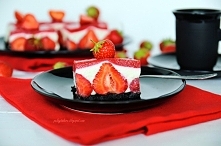 Sernik na zimno z truskawka...