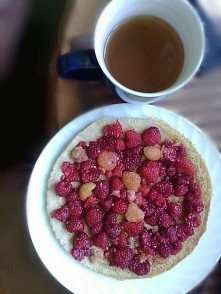 Moje pyszne fit śniadanko :) Biała herbatka z granatem i omlet ( zmiksowałam 2 jajka, 3 łyżki mąki pełnoziarnistej, 5 łyżek mleka i smażyłam na rozgrzanej patelni z 1 łyczeczką ...