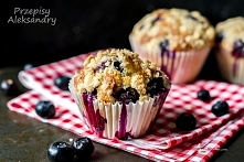 MUFFINY Z JAGODAMI I KRUSZONKĄ