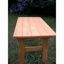 Drewniany stół ogrodowy