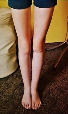 nogi :P czy naprawdę ta szpara między udami jest taka fajna? bo jeśli tak, to na prawdę jestę seksi <3