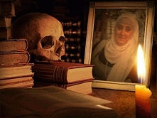 Człowiek nie jest sa­mot­ny! Ktoś go prze­cież pilnuje /Stanisław Jerzy Lec/