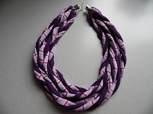 Zakręcony :) fioletowo - różowy. Zapraszam 

naszyjnik1@onet.pl