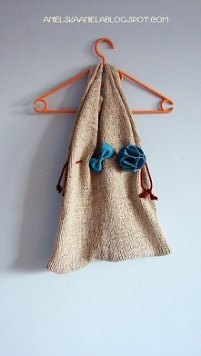 SZYDEŁKOWA TORBA NA ZAKUPY DIY

Jak wykonać prostą, wygodną i ekologiczną! torbę na zakupy za pomocą kilku szwów ze zbędnej bluzki.