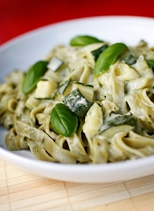 makaron z cukinią i bazylią