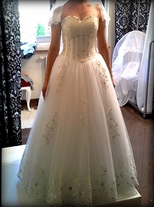 sukienka ślubna zdobiona princeska