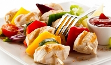 Szaszłyki z cukinią, papryką i pieczarkami