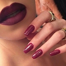 Polecam post o pewności siebie, który jest na blogu: teyzz.blogspot.com