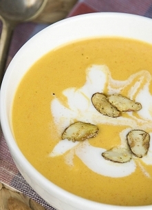 Zupa marchwiowa z kokosem i ostrymi migdałami