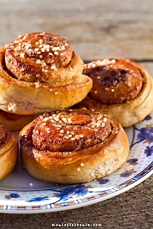 Szwedzkie bułeczki cynamonowe - Kanelbullar
Przepis już po kliknięciu w zdjęcie (maniapieczenia.com)