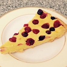 tarta serowa z wiśniami i borówkami