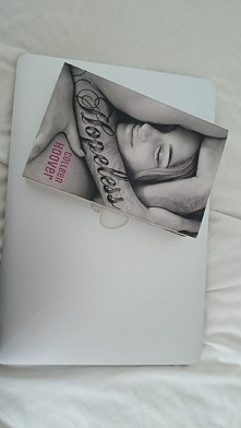 numer 1 ;) fascynująca, zaskakująca, pełna uczuć powieść.