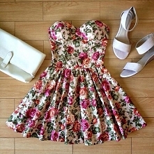 Sukienka w kwiaty