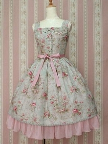 Sukienka w stylu lolita.
