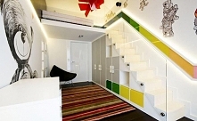 Kolorowe szafki pod schodam...