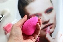 Zastanawiam się nad kupnem gąbki do podkładu. Ktoś ma? Polecacie czy raczej nie ? :)