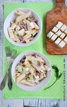 Sałatka makaronowa z ogórkiem, suszonymi pomidorami i fetą

Przepis po kliknięciu w zdjęcie :)