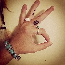 Lotos jest często związane ...