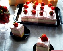 SERNIK NA ZIMNO BANANOWO-TRUSKAWKOWY

Biszkopt 
2 jajka
2 łyżki mąki pszennej
2 łyżki cukru
1 łyżeczka proszku do pieczenia
MASA TRUSKAWKOWA
500g sera 
300 g jogurtu naturalnego...