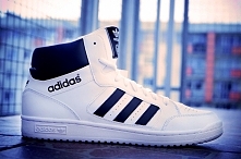 Oldschoolowe sneakersy za kostkę z kolekcji Adidas Originals. Ponadczasowa klasyczna kolorystyka.