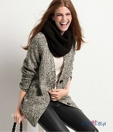 Poszukuję takiego zwykłego szarego swetra.Wiecie może gdzie taki dostanę ?:-)