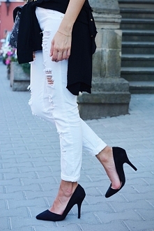 CZÓŁENKA - CZARNE ZAMSZOWE MOCNO WYCIĘTE