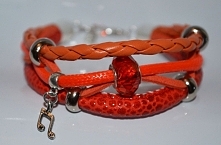 Czerwona bransoletka - kolo...