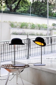 Lampa - Innermost - Jeeves stojąca