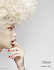 zamyślona czerwień.