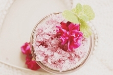 DIY różany scrub do ciała

...