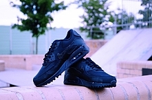 Klasyczna czerń zawsze w modzie NIKE AIR MAX 90 MESH GS 724824-001
