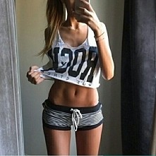 Hej :) jestem tutaj jedną z nowych osób :) z racji tego że postanowiłam zmienić swoje ciało na lepsze mam pytanie :)
mam jakieś 164 cm i 56 kg i waga zbytnio mi nie przeszkadza ...