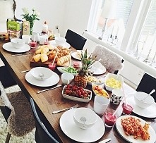 Śniadanie podano *-*