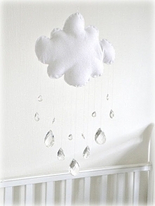 Motyw dekoracyjny we wnętrzu - chmurki w pokoju malucha