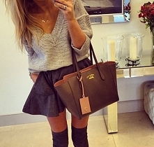 Spódniczka i ciepły sweterek. Stylizacja letnio-jesienna ;)