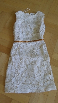 Cała koronkowa sukienka z Zary Woman, rozmiar 34. Ma odkryte plecy. Obcisła, podkreślająca kobiece walory. Na ciele wygląda bosko. Polecam na wesela, imprezy, wyjścia. Sprzedam ...