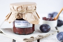 Powidła śliwkowe ok. 6 słoiczków po 300ml każdy 4 kg dojrzałych śliwek węgierek ewentualnie cynamon dla wzbogacenia smaku