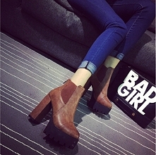 Piękne botki na platformie i mega wysokim obcasie. Po kliknięciu w zdjęcie więcej kolorów i rozmiarów.