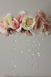 Motyw dekoracyjny we wnętrzu - kwiaty w pokoju malucha